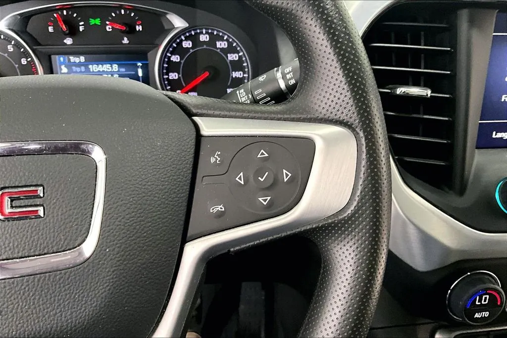 GMC Acadia photo 12