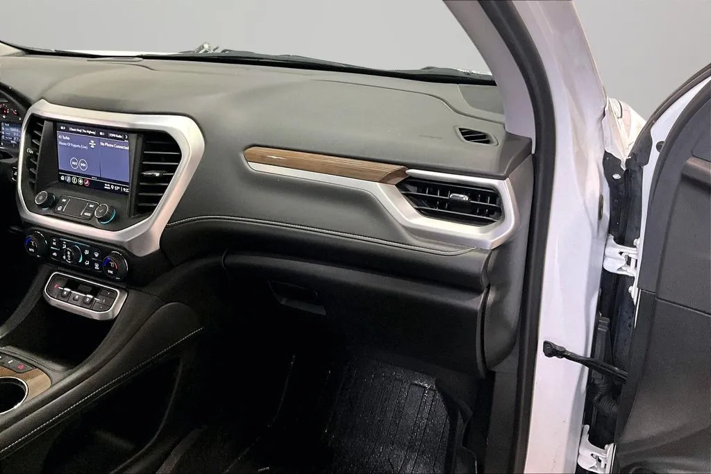 GMC Acadia photo 26