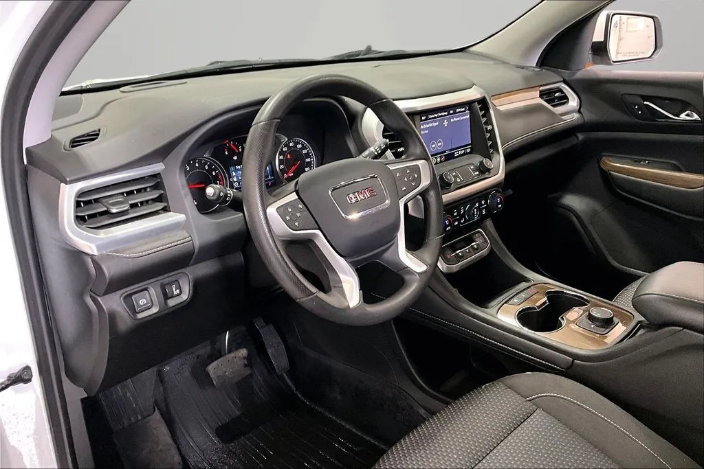 GMC Acadia photo 17
