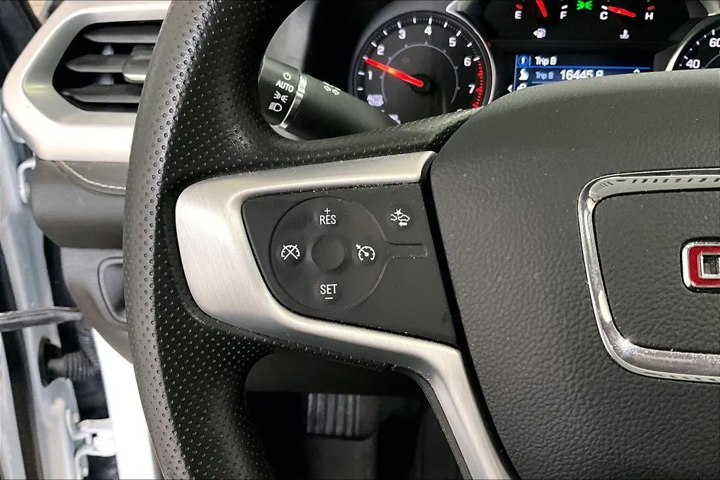 GMC Acadia photo 11