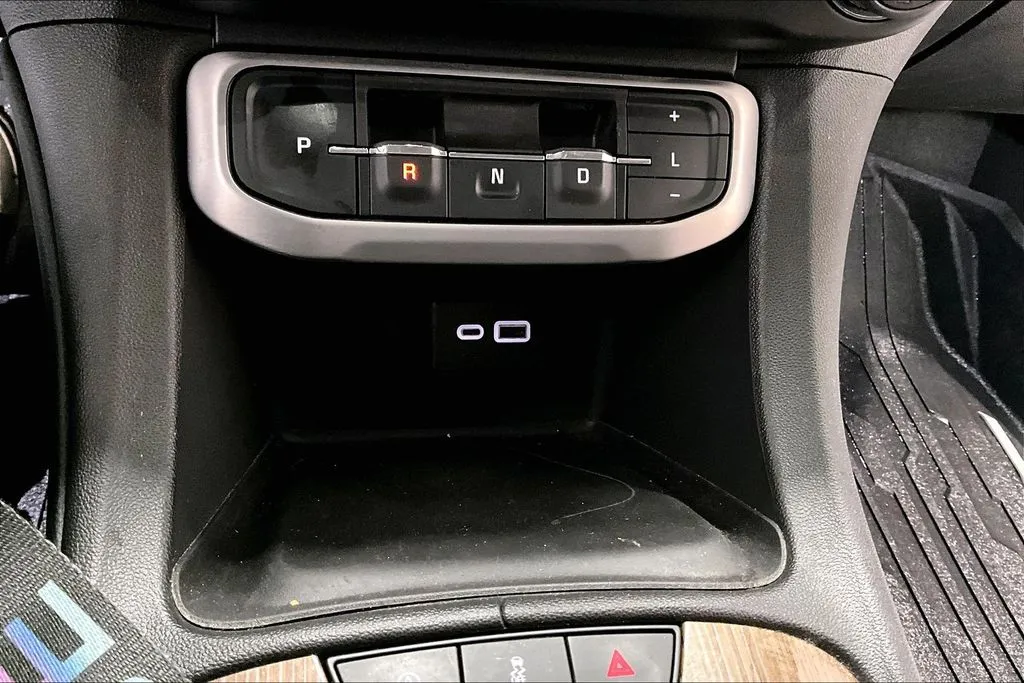 GMC Acadia photo 16