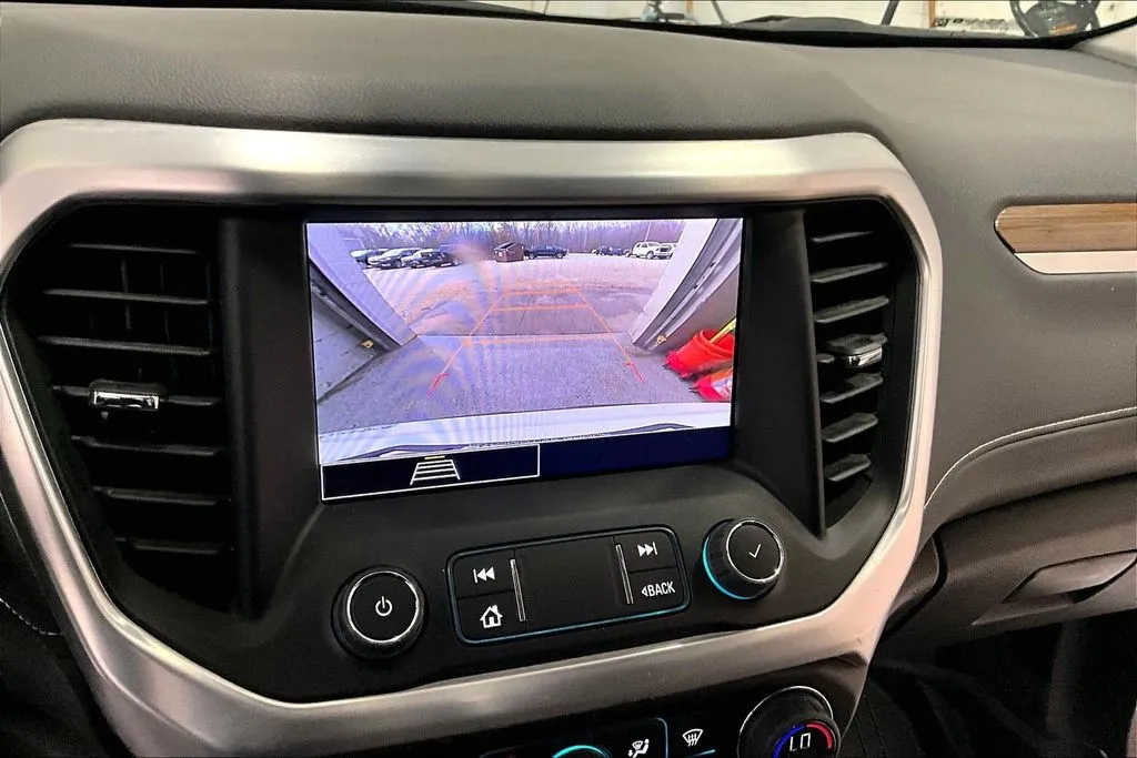 GMC Acadia photo 14