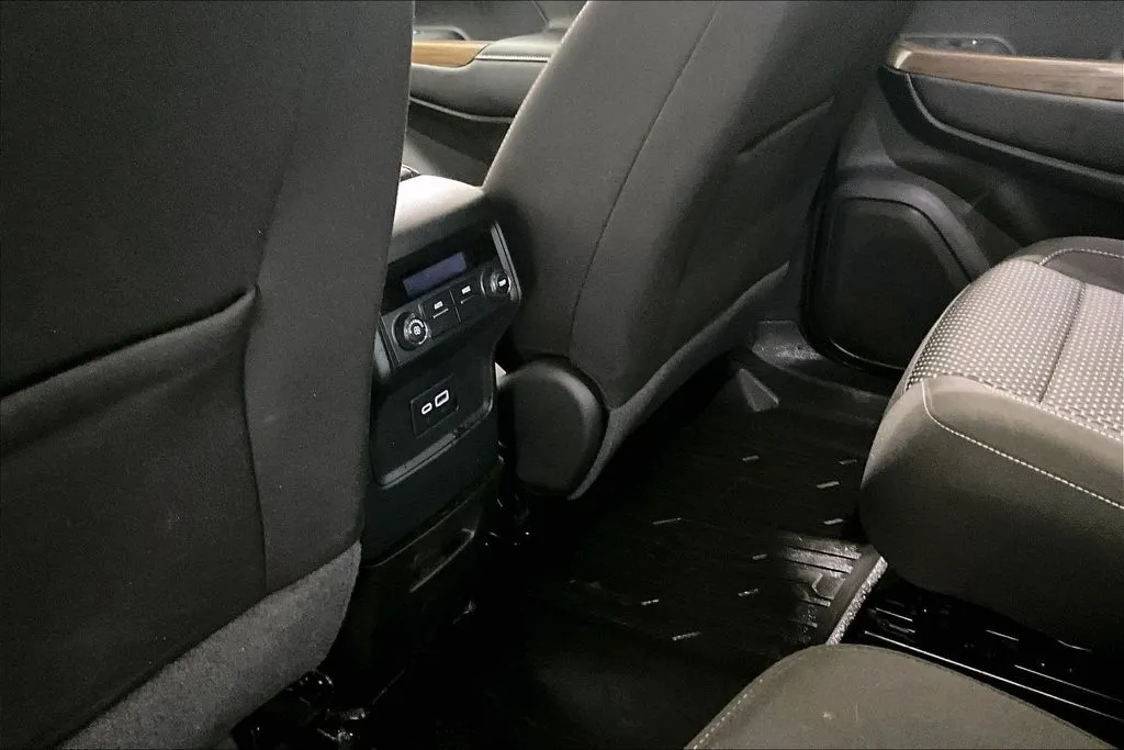 GMC Acadia photo 10