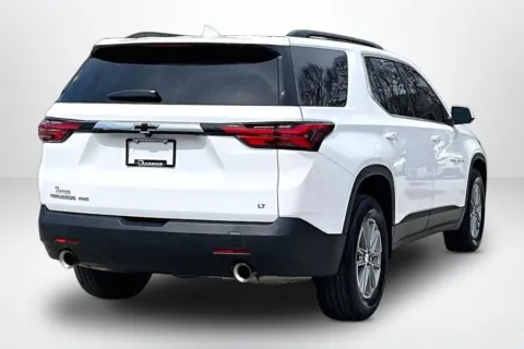 More photos of 2022 Chevrolet Traverse LT at Lakeside Automotive Group, MI