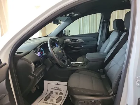 More photos of 2022 Chevrolet Traverse LT at Lakeside Automotive Group, MI