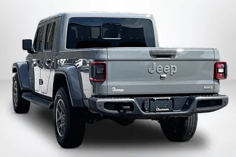 More photos of 2022 Jeep Gladiator Overland at Lakeside Automotive Group, MI