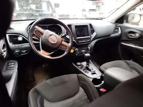 More photos of 2020 Jeep Cherokee Latitude at Lakeside Automotive Group, MI