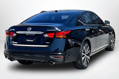 More photos of 2019 Nissan Altima 2.5 Platinum at Lakeside Automotive Group, MI