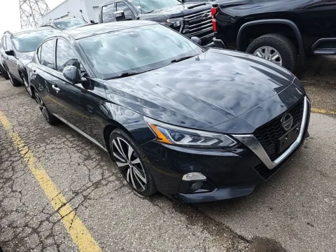 More photos of 2019 Nissan Altima 2.5 Platinum at Lakeside Automotive Group, MI