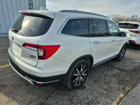 More photos of 2019 Honda Pilot Touring at Lakeside Automotive Group, MI