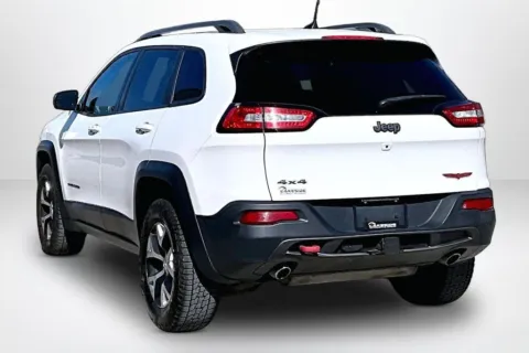 More photos of 2016 Jeep Cherokee Trailhawk at Lakeside Automotive Group, MI