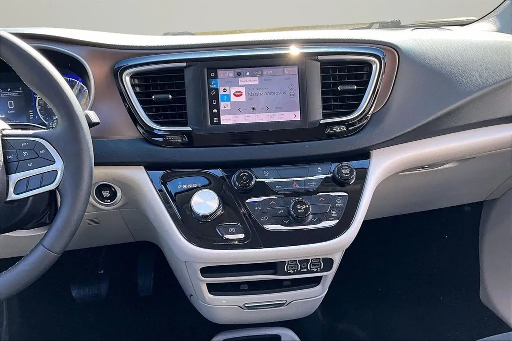 Chrysler Voyager photo 9