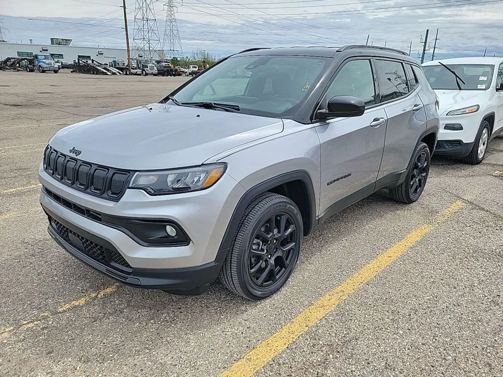 Silver 2022 Jeep Compass Altitude for sale in Spring Lake, MI