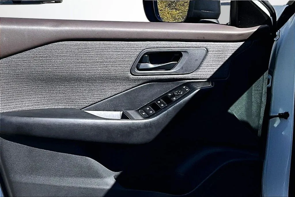 Nissan Rogue photo 20