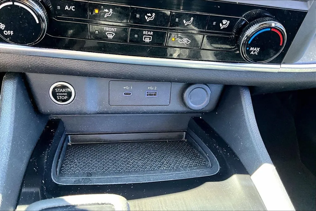 Nissan Rogue photo 16