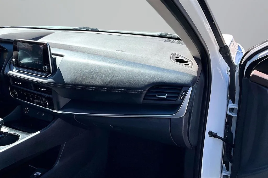 Nissan Rogue photo 25
