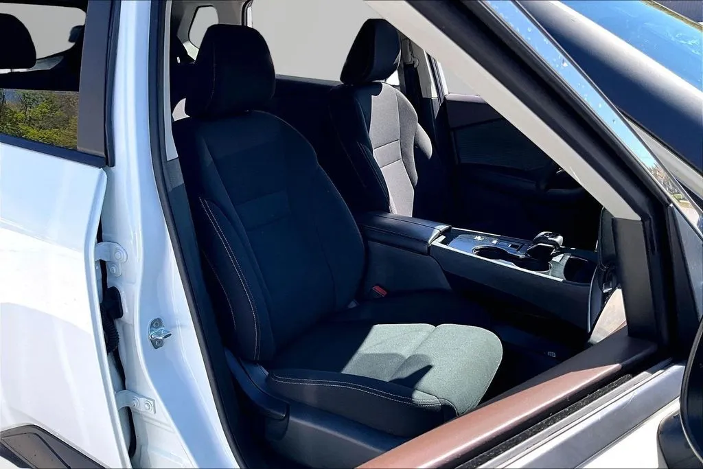 Nissan Rogue photo 27