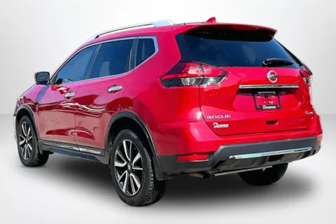 More photos of 2017 Nissan Rogue SL at Lakeside Automotive Group, MI