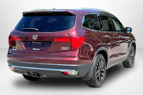 More photos of 2018 Honda Pilot Touring at Lakeside Automotive Group, MI