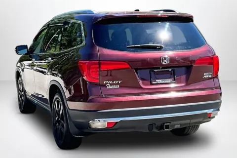 More photos of 2018 Honda Pilot Touring at Lakeside Automotive Group, MI