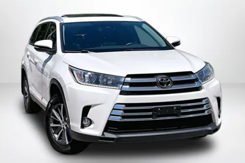 Another view of 2019 Toyota Highlander SE for sale in Spring Lake, MI at Lakeside Automotive Group