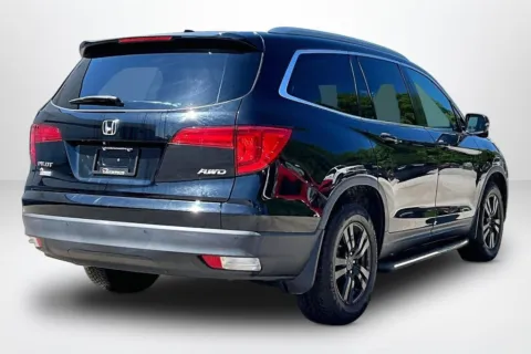 More photos of 2017 Honda Pilot EX-L at Lakeside Automotive Group, MI