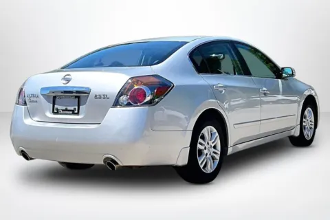 More photos of 2010 Nissan Altima 2.5 SL at Lakeside Automotive Group, MI