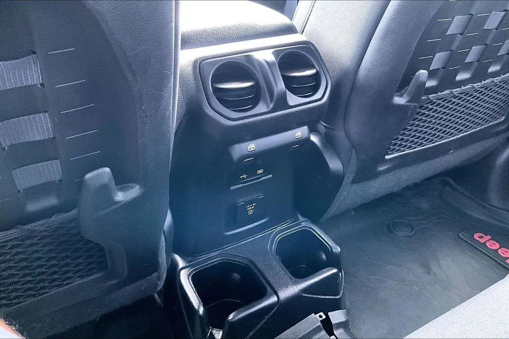 Jeep Gladiator photo 11