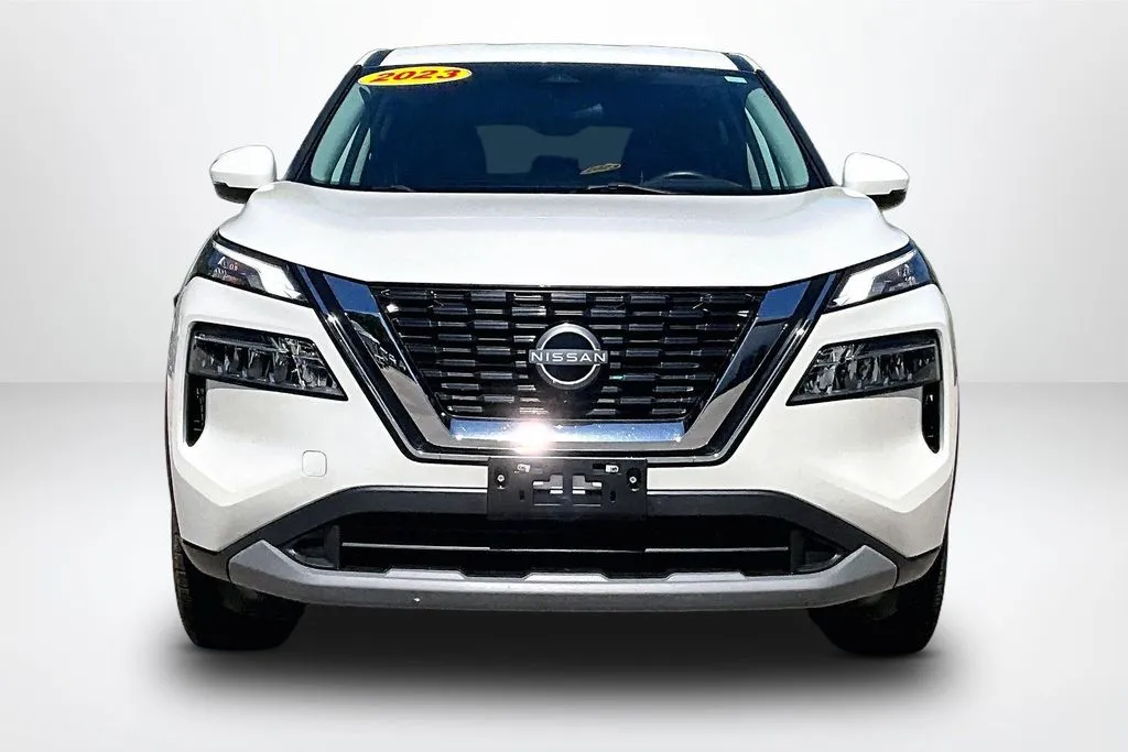 Nissan Rogue photo 2