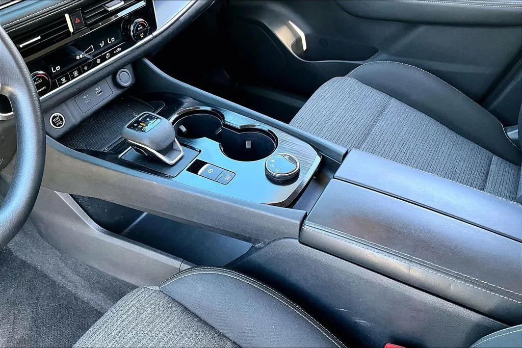 Nissan Rogue photo 18