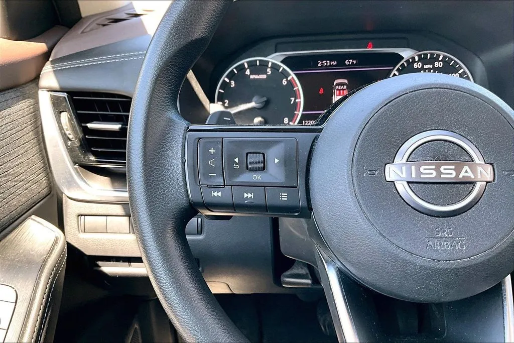 Nissan Rogue photo 11