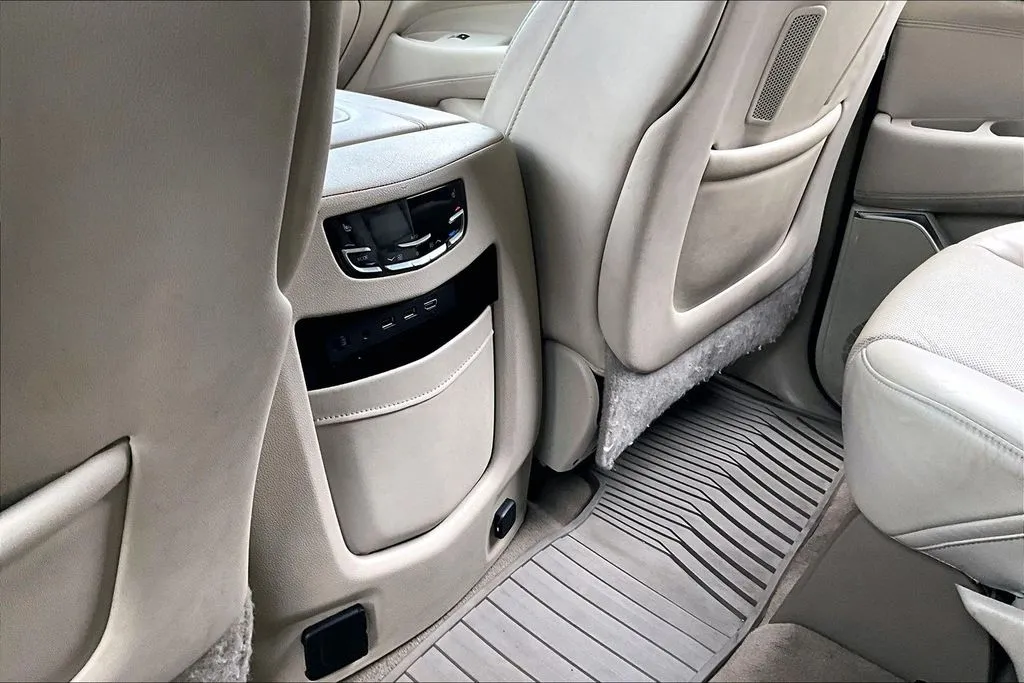 Cadillac Escalade photo 10
