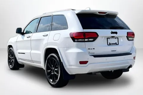 More photos of 2019 Jeep Grand Cherokee Altitude at Lakeside Automotive Group, MI