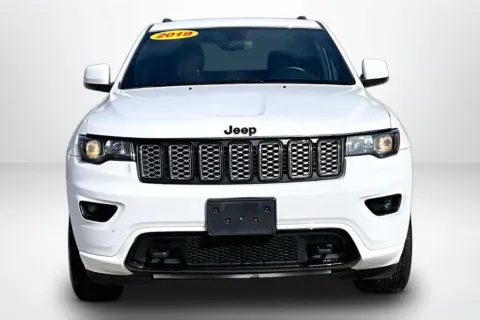 Photos of 2019 Jeep Grand Cherokee Altitude for sale in Spring Lake, MI at Lakeside Automotive Group
