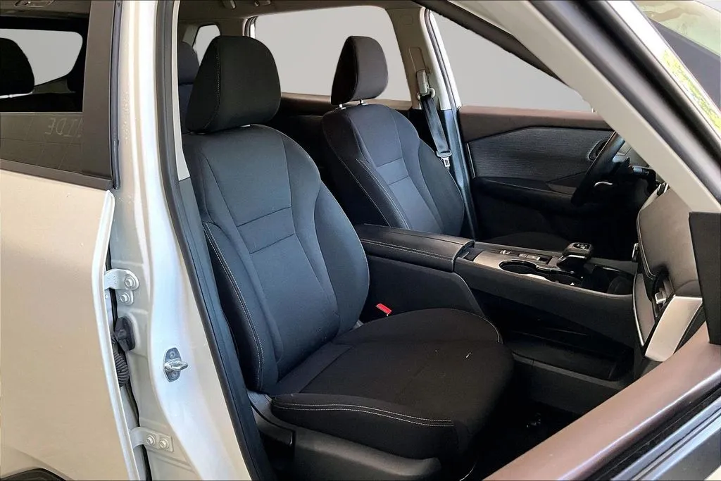 Nissan Rogue photo 27