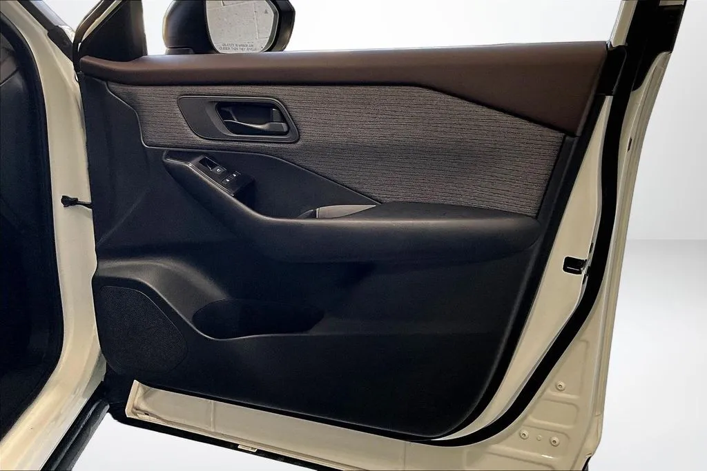 Nissan Rogue photo 26