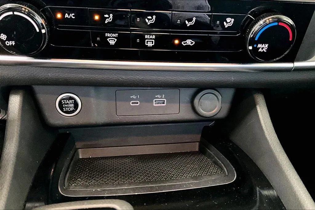 Nissan Rogue photo 16