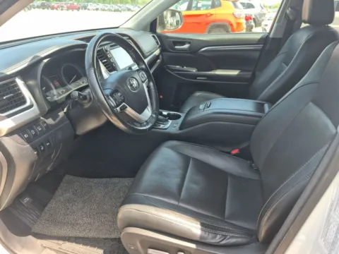 More photos of 2017 Toyota Highlander Limited at Lakeside Automotive Group, MI