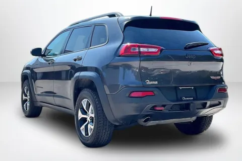 More photos of 2016 Jeep Cherokee Trailhawk at Lakeside Automotive Group, MI