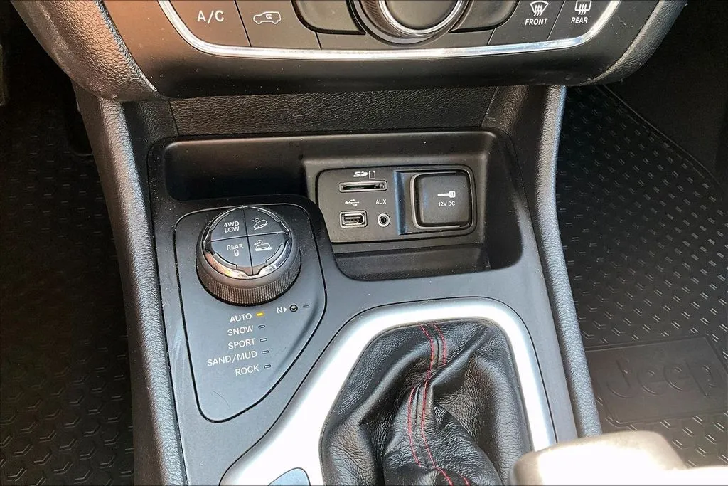 Jeep Cherokee photo 15