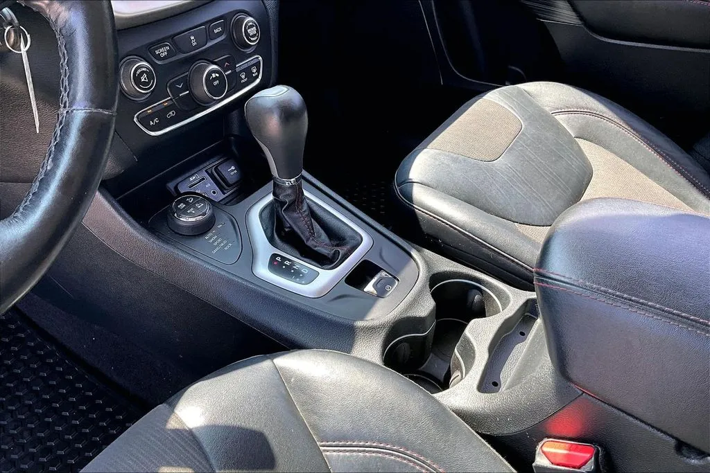 Jeep Cherokee photo 17