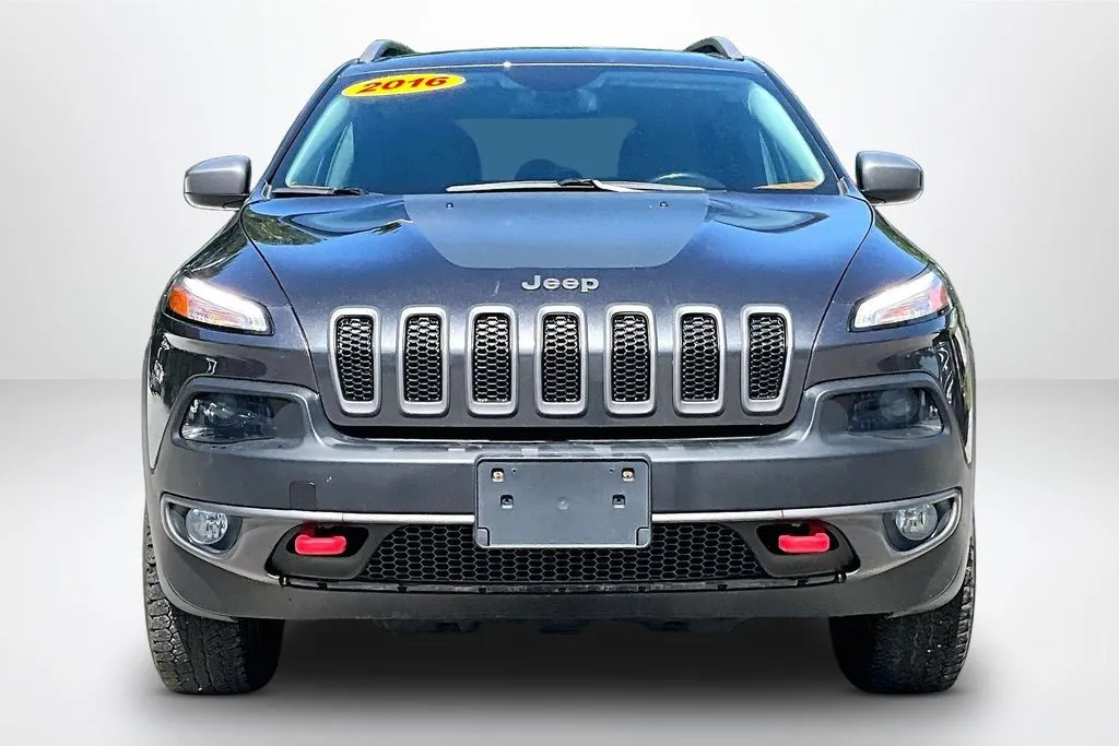 Jeep Cherokee photo 2