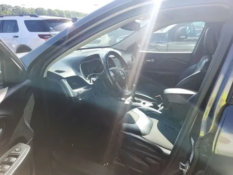 More photos of 2016 Jeep Cherokee Trailhawk at Lakeside Automotive Group, MI