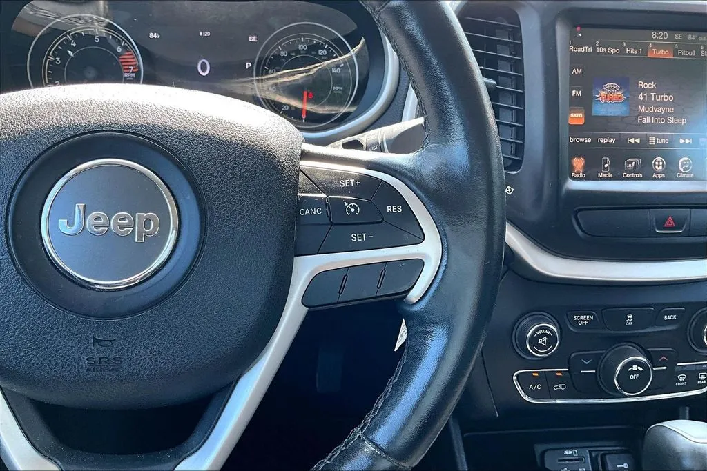 Jeep Cherokee photo 11