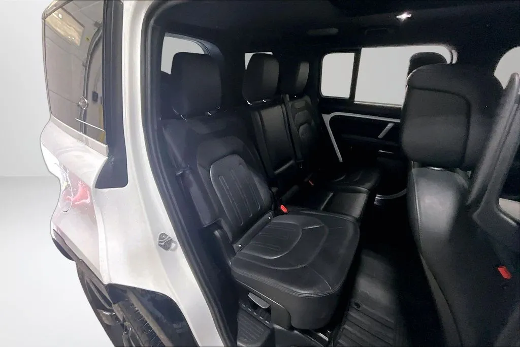Land Rover Defender photo 25
