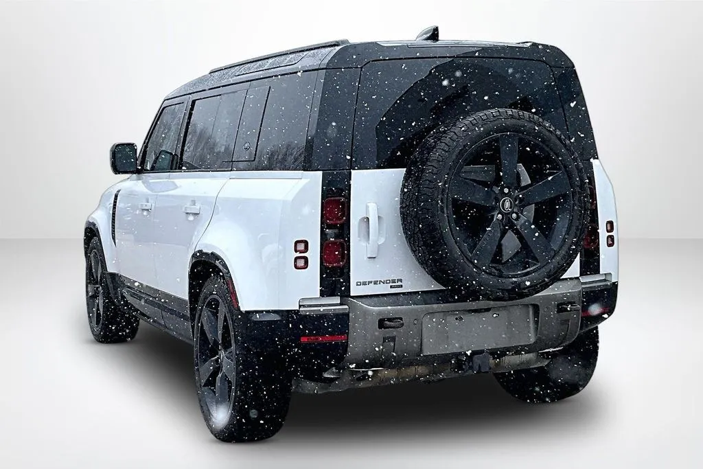 Land Rover Defender photo 4