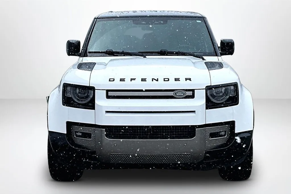 Land Rover Defender photo 2