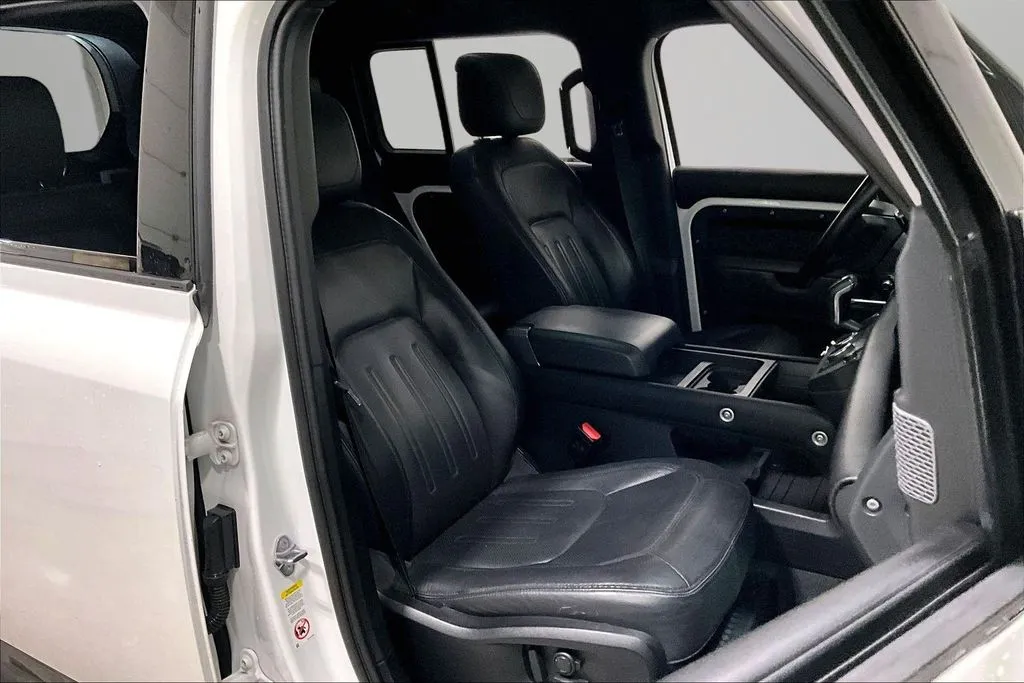 Land Rover Defender photo 29