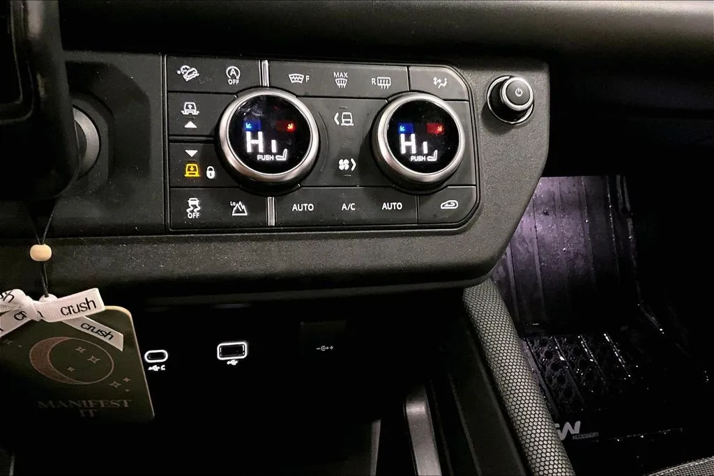 Land Rover Defender photo 15