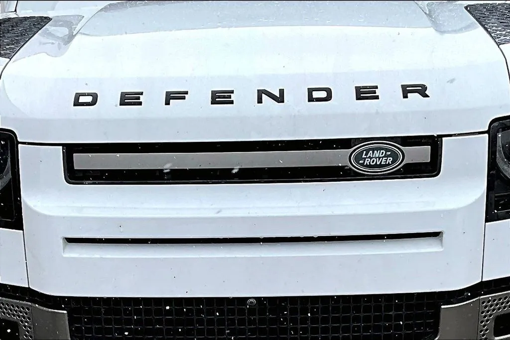Land Rover Defender photo 33